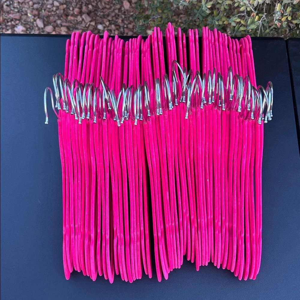 Velvet hangers heavy duty set of 50 count, used-great condition.
